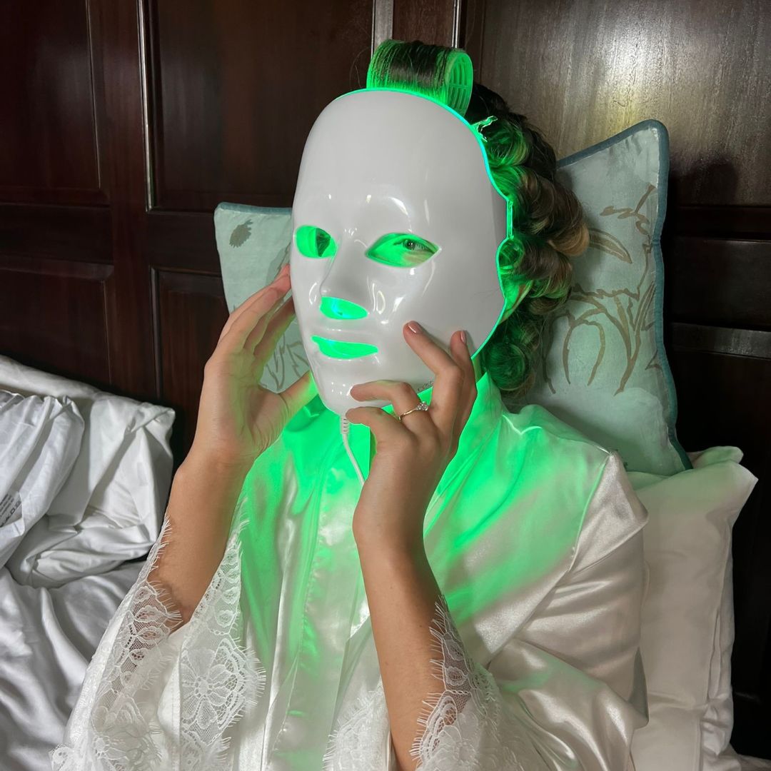 LED Therapy Before Your Wedding – Déesse PRO